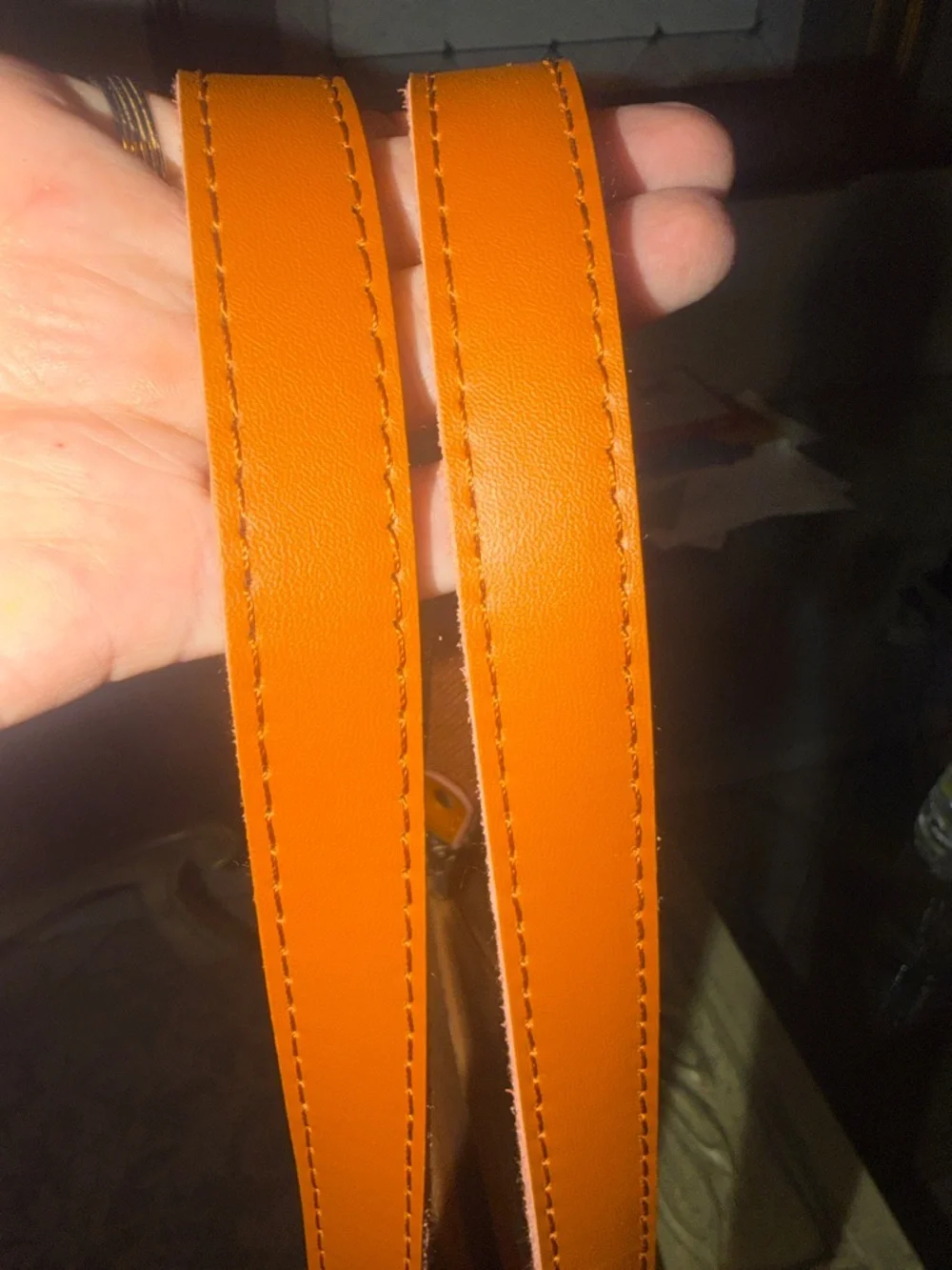 💯 Burberry Tan Leather Shoulder Bag with Hand-Painted Purple Floral Accents - Picture 7 of 16